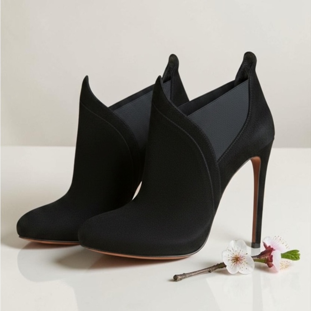 Alaia Black Suede Sz 37.5 (7 US) Ankle Booties LUXURY with COA MSRP $1260